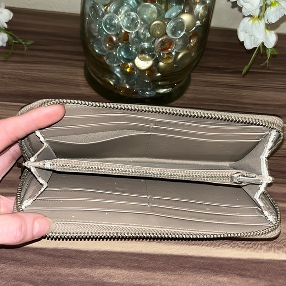 COACH LEATHER ACCORDIAN ZIP WALLET - Picture 7 of 16